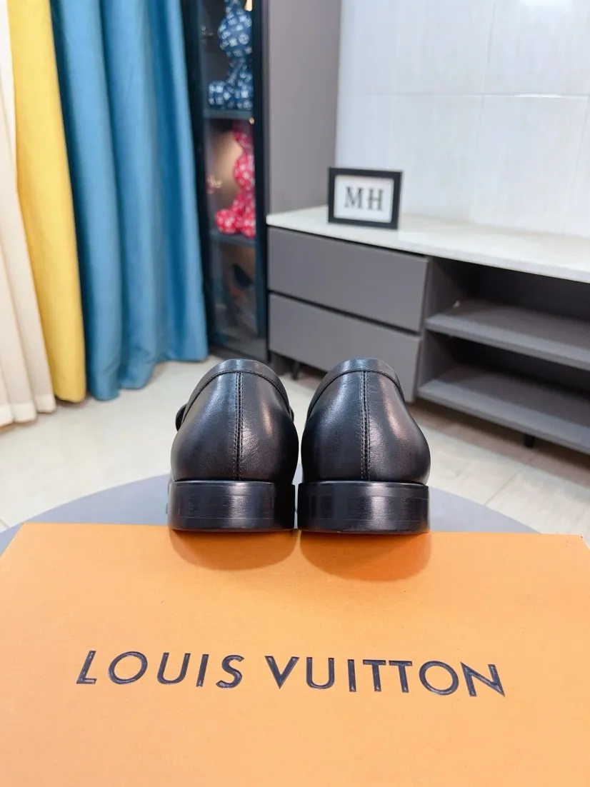 Men's men's shoes 💰500🌸🌸 [Louis Vuitton (LV)] High-end business formal leather shoes 🍀 luxurious and elegant style, both practicality and style, professional focus on details and quality, counter original 1⃣️: 1⃣️ ultra-accurate reproduction 👍🏻! Material: The upper is made of imported original calfskin➕imported Italian cowhide leather. Original anti-slip and wear-resistant outsole! Code number: 38--44 (45 customized)